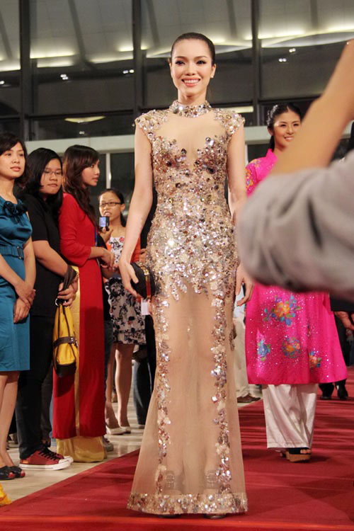 Thời trang sao việt,Thời trang sao,Mỹ nhân Việt,Sao việt lộ hàng,Sao việt sexy,Chung Thục Quyên,Hà Anh
