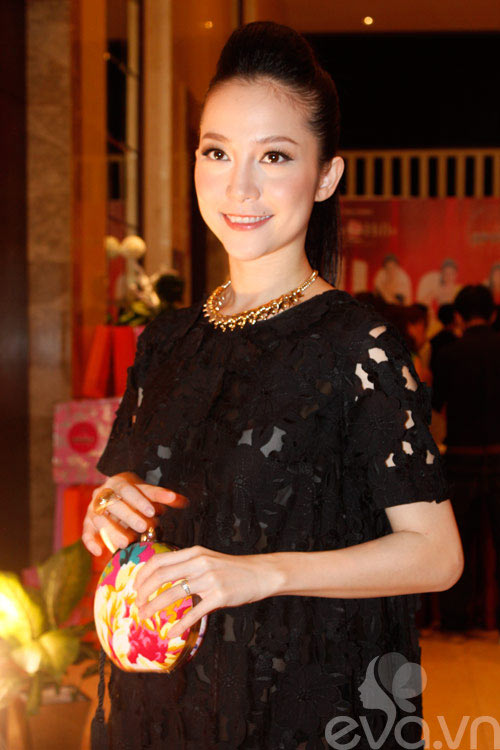 Linh Nga,Chim công làng múa,Phụ kiện sao việt
