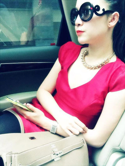 Linh Nga,Chim công làng múa,Phụ kiện sao việt