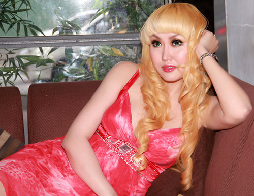 Phi Thanh Vân 2013,Người đẹp dao kéo,Phi Thanh Vân tắm trắng
