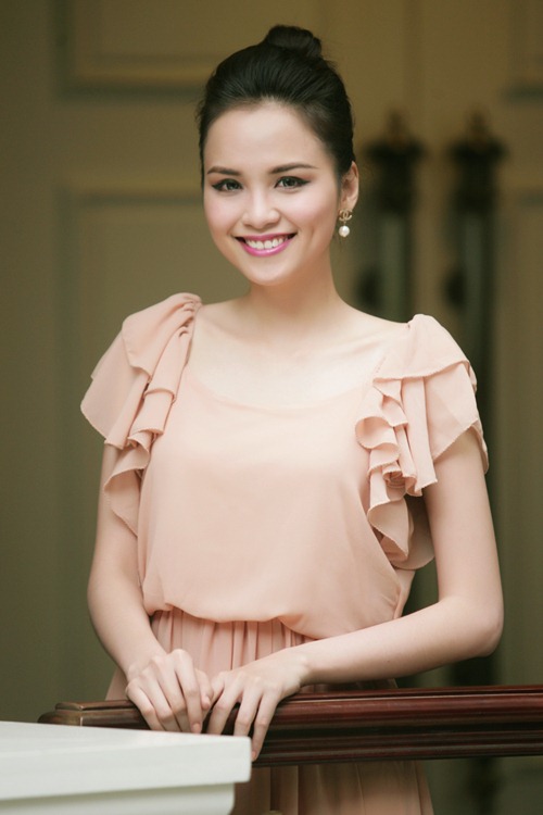 Dương Cẩm Lynh,Đinh Ngọc Diệp,Ca sĩ Maya,Hoa hậu Diễm Hương