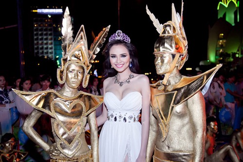 Diễm Hương 2013,Hoa hậu Diễm Hương,Hoa hậu Thế giới Người Việt 2010