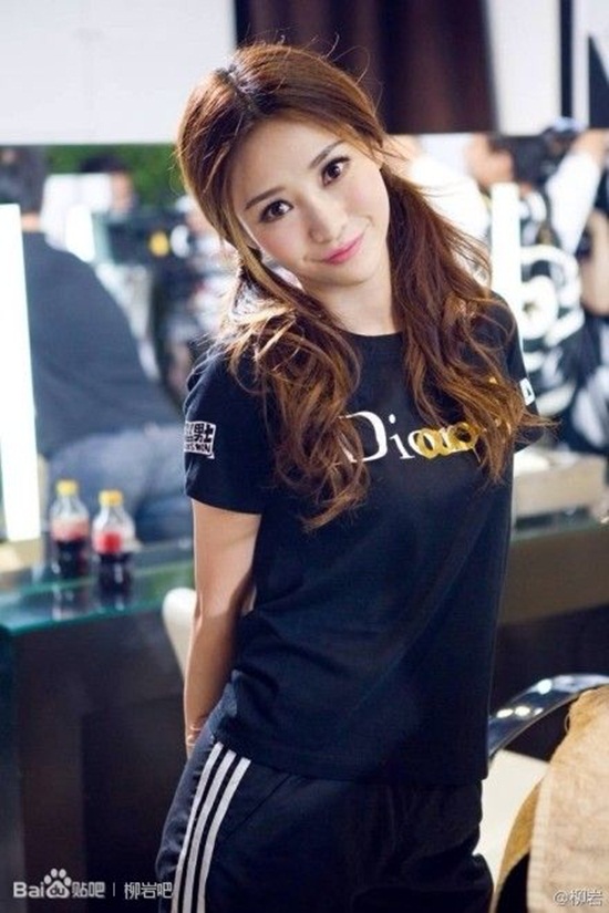 Liễu Nham,Mỹ nhân hoa ngữ,siêu vòng một