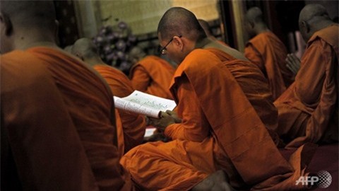 Chuyện lạ 4 phương,Chuyện lạ thế giới,Phi thường,môi giới mại dâm cho sư