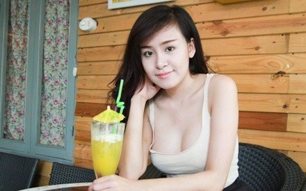 Lối sống trẻ,Giới trẻ khoe hàng,Giới trẻ khoe thân,Khoe thân phản cảm,Bà Tưng