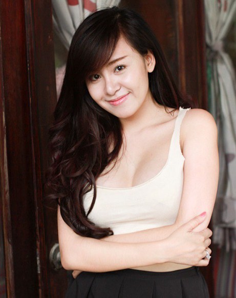Lối sống trẻ,Giới trẻ khoe hàng,Giới trẻ khoe thân,Khoe thân phản cảm,Bà Tưng