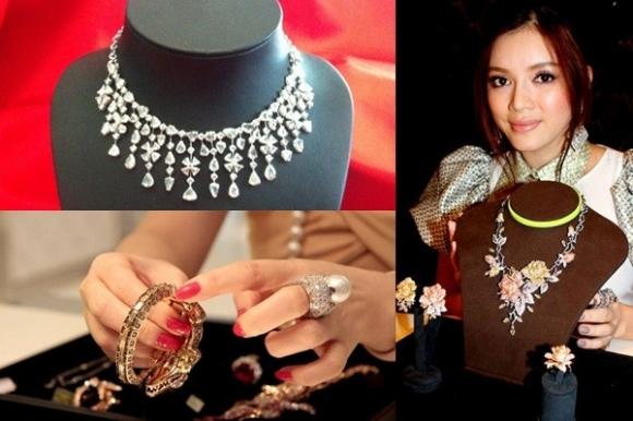 Đàm Vĩnh Hưng,Ngọc Trinh,Trà Ngọc Hằng,Lý Nhã Kỳ,Ngô Thanh Vân,Tùng Dương