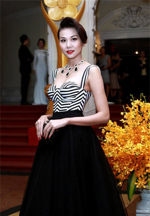 Thời trang sao việt,Mỹ nhân việt,Thời trang sao,Hoa hậu Diễm Hương,Hồ Ngọc Hà,Ngọc Trinh
