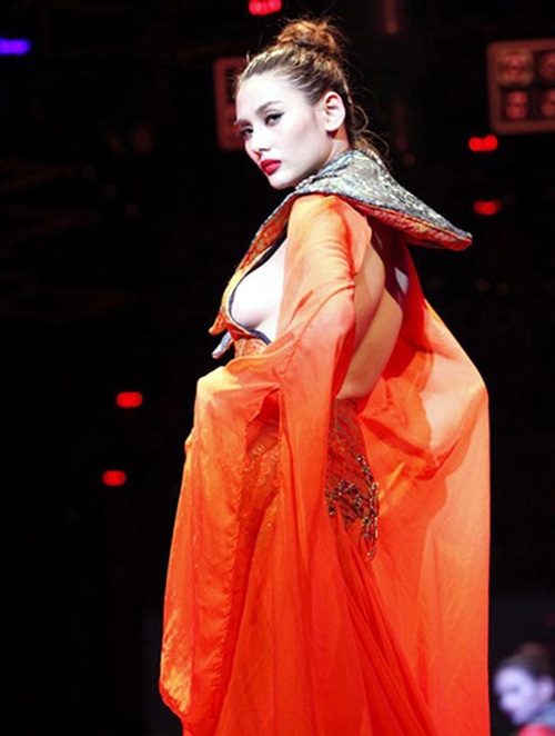 Võ Hoàng Yến,hoàng Yến 2013,Siêu mẫu Hoàng Yến