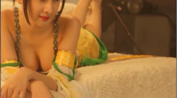 Angela Phương Trinh 2013,Bà mẹ nhí,Nữ hoàng thị phi