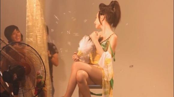 Angela Phương Trinh 2013,Bà mẹ nhí,Nữ hoàng thị phi