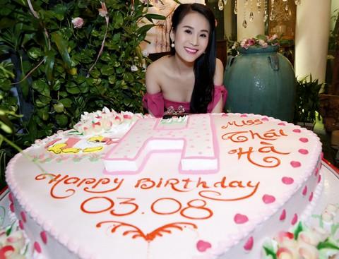 Thái Hà 2013,Siêu mẫu Thái Hà,Sinh nhật Thái Hà