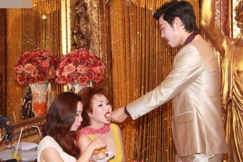 Vũ Hoàng Việt 2013,top 5 Siêu mẫu Việt Nam 2011,Người mẫu Vũ Hoàng Việt,Yvonne Thúy Hoàng