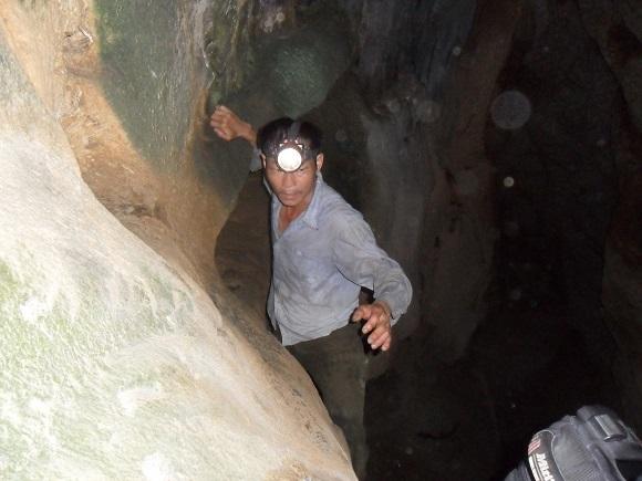 Hang ma,Hang động kỳ bí,Yểm bùa