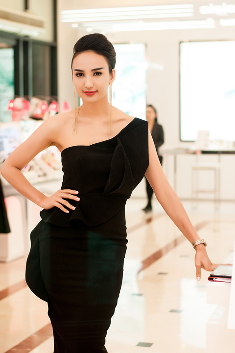 Thời trang sao việt,Mỹ nhân việt,Thời trang sao,Ngọc Trinh,Ngọc Hân,Thanh Hằng