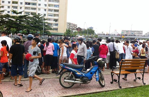 Xác chết nam giới,Thi thể nam giới,Thi thể trên kênh nhiêu lộc
