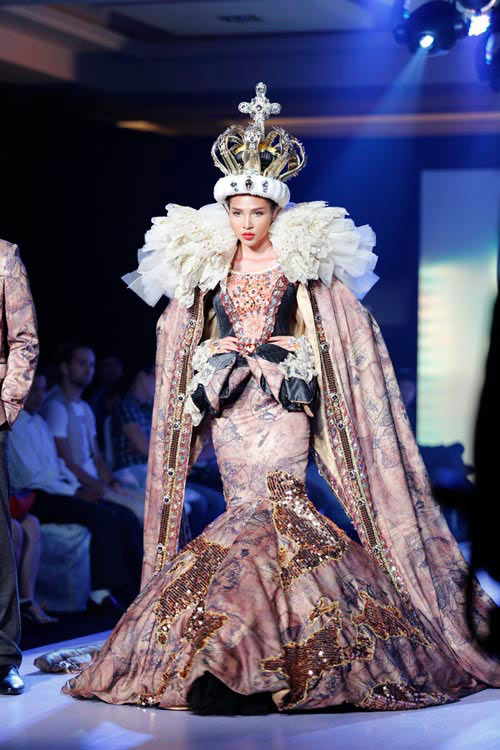 Showbiz Việt,Lý Nhã Kỳ,Angela Phương Trinh,Siêu mẫu Thanh Hằng
