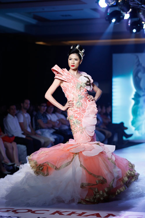 Showbiz Việt,Lý Nhã Kỳ,Angela Phương Trinh,Siêu mẫu Thanh Hằng