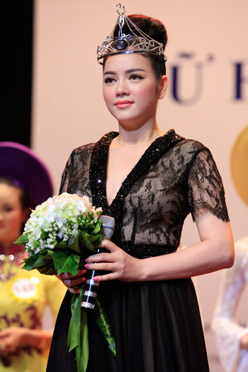 Showbiz Việt,Lý Nhã Kỳ,Angela Phương Trinh,Siêu mẫu Thanh Hằng