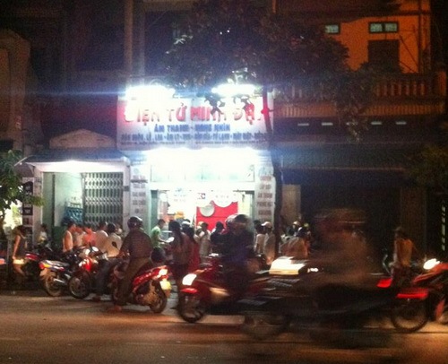 Tạt Axit,Mâu thuẫn Tình cảm,Tạt axit cả nhà người yêu