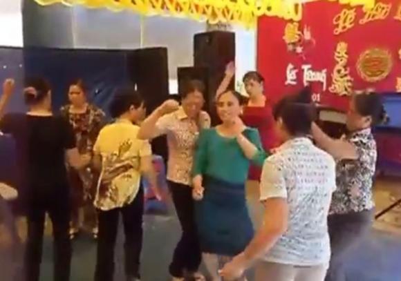 Nhạc sàn,Gừng càng già càng sung,Đám cưới quê