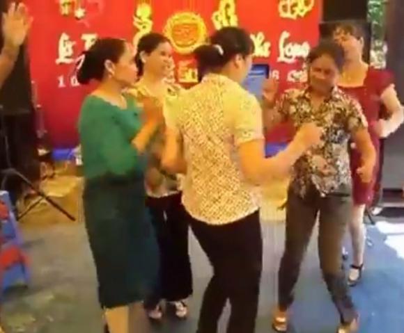 Nhạc sàn,Gừng càng già càng sung,Đám cưới quê