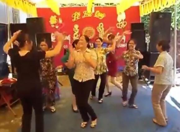 Nhạc sàn,Gừng càng già càng sung,Đám cưới quê