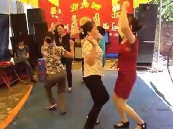Nhạc sàn,Gừng càng già càng sung,Đám cưới quê