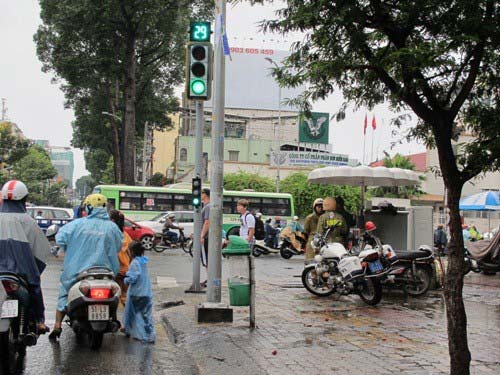 Ăn xin,Ăn xin thu nhập khủng,Trẻ em ăn xin,Đường dây ăn xin,Chăn dắt trẻ ăn xin