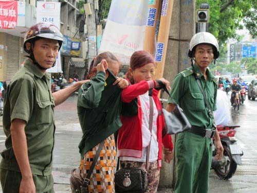 Ăn xin,Ăn xin thu nhập khủng,Trẻ em ăn xin,Đường dây ăn xin,Chăn dắt trẻ ăn xin