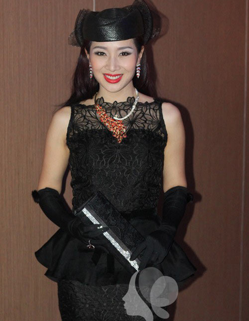 Thời trang sao việt,Mỹ nhân việt,Thời trang sao,Angela Phương Trinh,Hồ Ngọc Hà,Thanh Hằng