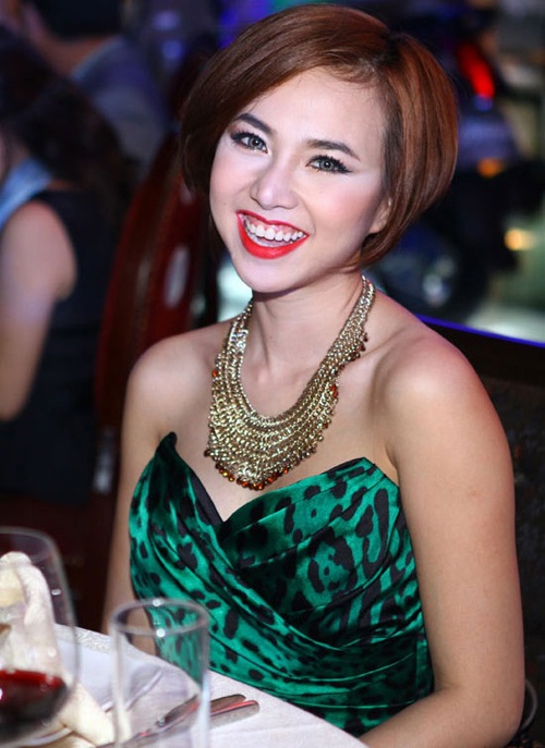 Thời trang sao việt,Mỹ nhân việt,Thời trang sao,Sao mặc xấu,Lỗi trang điểm