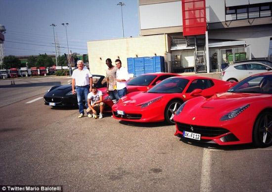 Xe của sao,Balotelli,Ferrari F12