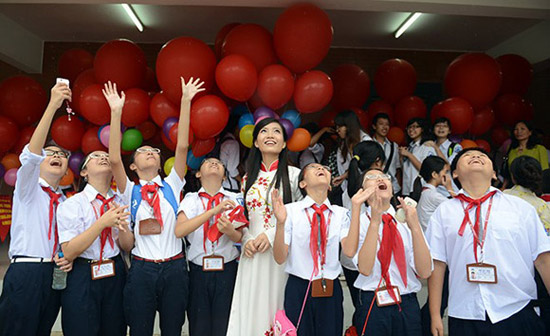 Hà Holly,Phan Hồng Anh,Mi Vân