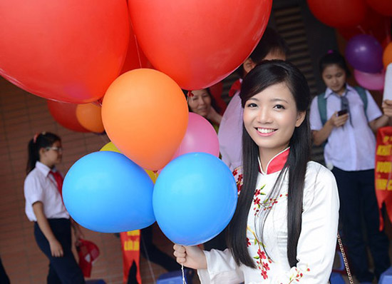 Hà Holly,Phan Hồng Anh,Mi Vân