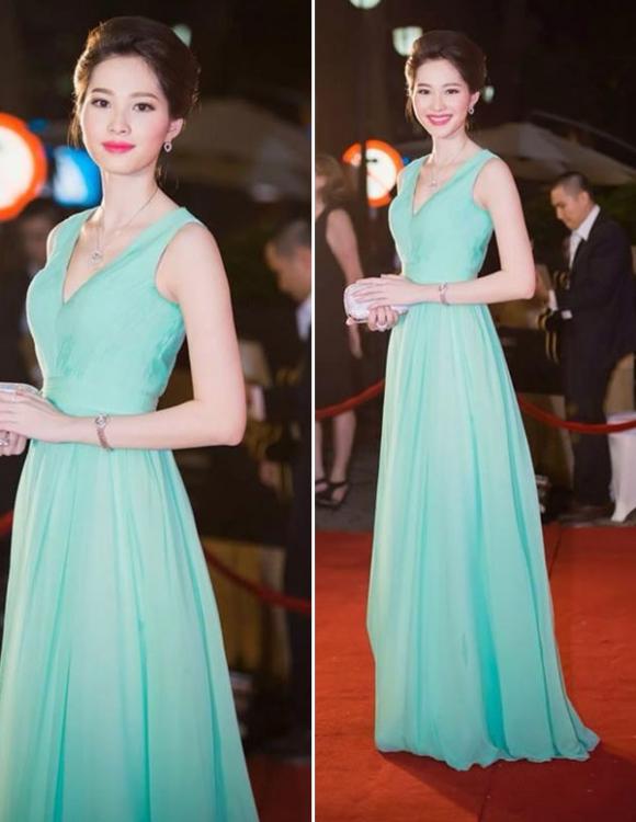 sao việt,sao việt màu xanh bạc hà,mỹ nhân việt mặc màu xanh,sao việt bikini
