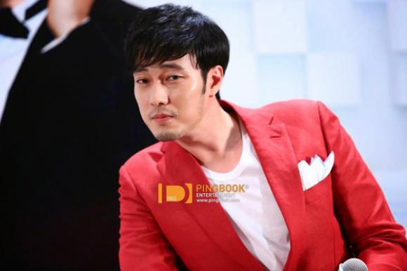 thời trang sân bay của So Ji Sub,thời trang của So Ji Sub,style của So Ji Sub,So Ji Sub đẹp trai,So Ji Sub để râu nam tính,So Ji Sub thời trang cá tính