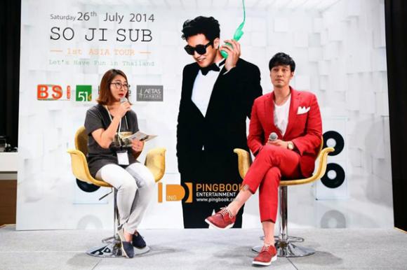 thời trang sân bay của So Ji Sub,thời trang của So Ji Sub,style của So Ji Sub,So Ji Sub đẹp trai,So Ji Sub để râu nam tính,So Ji Sub thời trang cá tính