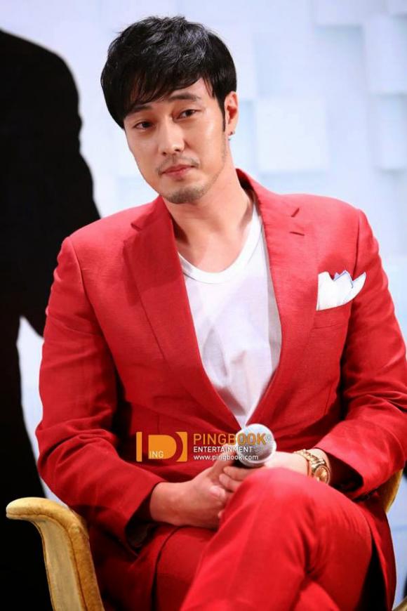 thời trang sân bay của So Ji Sub,thời trang của So Ji Sub,style của So Ji Sub,So Ji Sub đẹp trai,So Ji Sub để râu nam tính,So Ji Sub thời trang cá tính