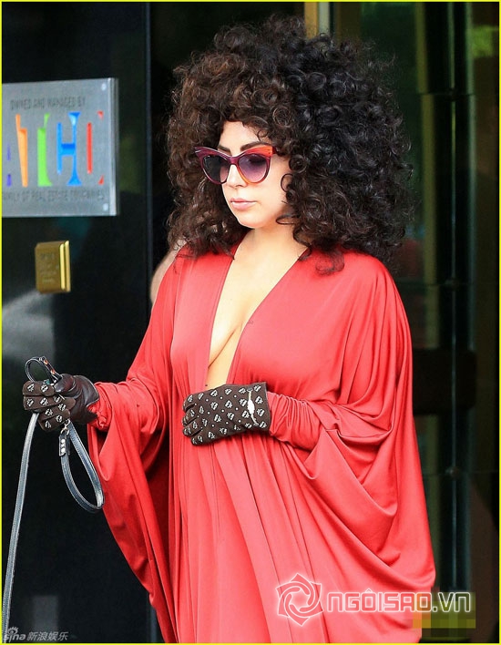 thời trang lập dị của Lady Gaga,vòng một của Lady Gaga,váy thảm họa của Lady Gaga,cô nàng quái chiêu Lady Gaga