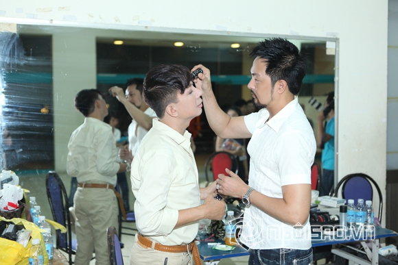 Sao việt,sao viet,ca sỹ long nhật,bà tám showbiz long nhật,long nhật và bạn trai việt kiều