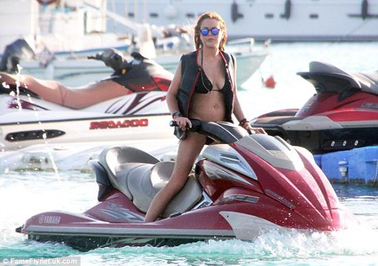Lindsay Lohan, Lilo, thân hình xập xệ, sao khoe thân hình xấu
