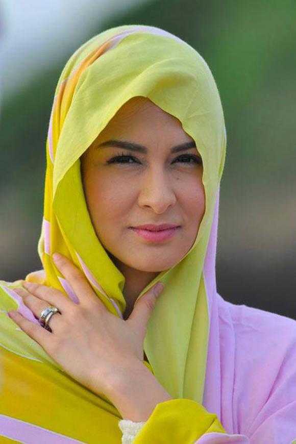 nữ diễn viên marian rivera,mỹ nhân marian rivera,mẹ của Marian Rivera,Marian Rivera đội nón lá,marian rivera viết tiếng việt,Marian Rivera tới Việt Nam,marian rivera thời thơ ấu