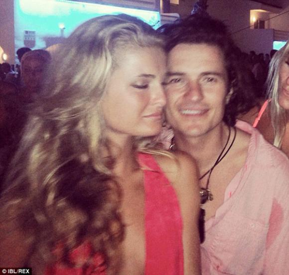 ,vợ Orlando Bloom,Selena Gomez hẹn hò Orlando Bloom,Orlando đánh Justin,Orlando Bloom tình tứ gái lạ,Orlando Bloom đồng tính,Orlando Bloom li hôn