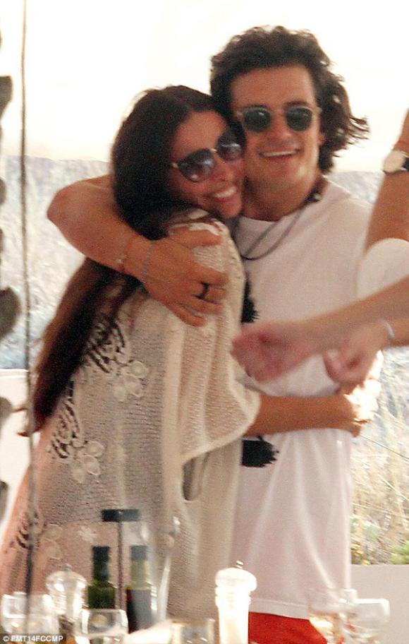 ,vợ Orlando Bloom,Selena Gomez hẹn hò Orlando Bloom,Orlando đánh Justin,Orlando Bloom tình tứ gái lạ,Orlando Bloom đồng tính,Orlando Bloom li hôn