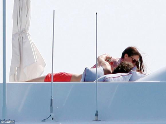 ,vợ Orlando Bloom,Selena Gomez hẹn hò Orlando Bloom,Orlando đánh Justin,Orlando Bloom tình tứ gái lạ,Orlando Bloom đồng tính,Orlando Bloom li hôn