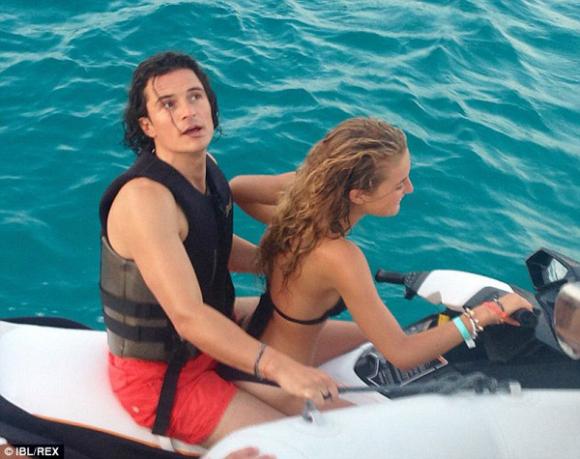 ,vợ Orlando Bloom,Selena Gomez hẹn hò Orlando Bloom,Orlando đánh Justin,Orlando Bloom tình tứ gái lạ,Orlando Bloom đồng tính,Orlando Bloom li hôn