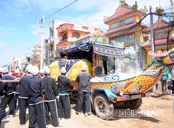 xe du lịch Nha Trang-Đà Lạt, tài xế, Phạm Văn Long, Đâm xe vách núi