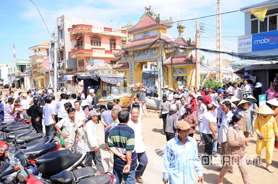 xe du lịch Nha Trang-Đà Lạt, tài xế, Phạm Văn Long, Đâm xe vách núi