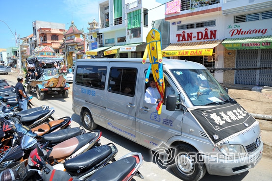 xe du lịch Nha Trang-Đà Lạt, tài xế, Phạm Văn Long, Đâm xe vách núi